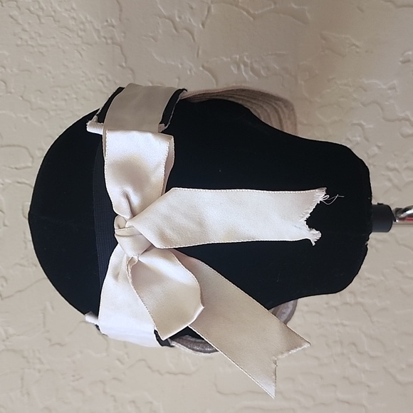 Chanel Visor White Ribbon Black Trim Sz. S main image 7